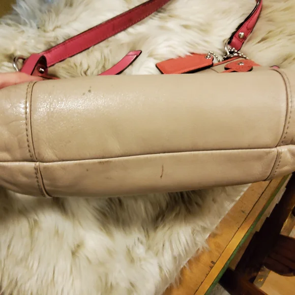 Coach Daisy Spectator Purse GUC - Picture 4 of 16